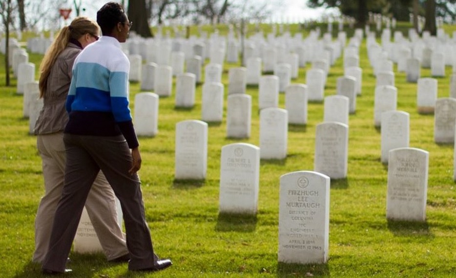 Maggie_and_Tracey_Cooper-Harris_in_Veterans_Cemetary_2014.jpg