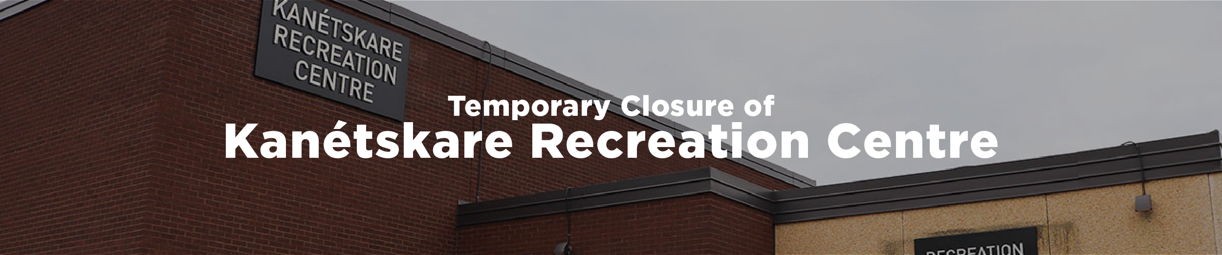 The front entrance of the Kanétskare Recreation Centre with the overlaid text "temporary closure of the Kanétskare Recreation Centre"