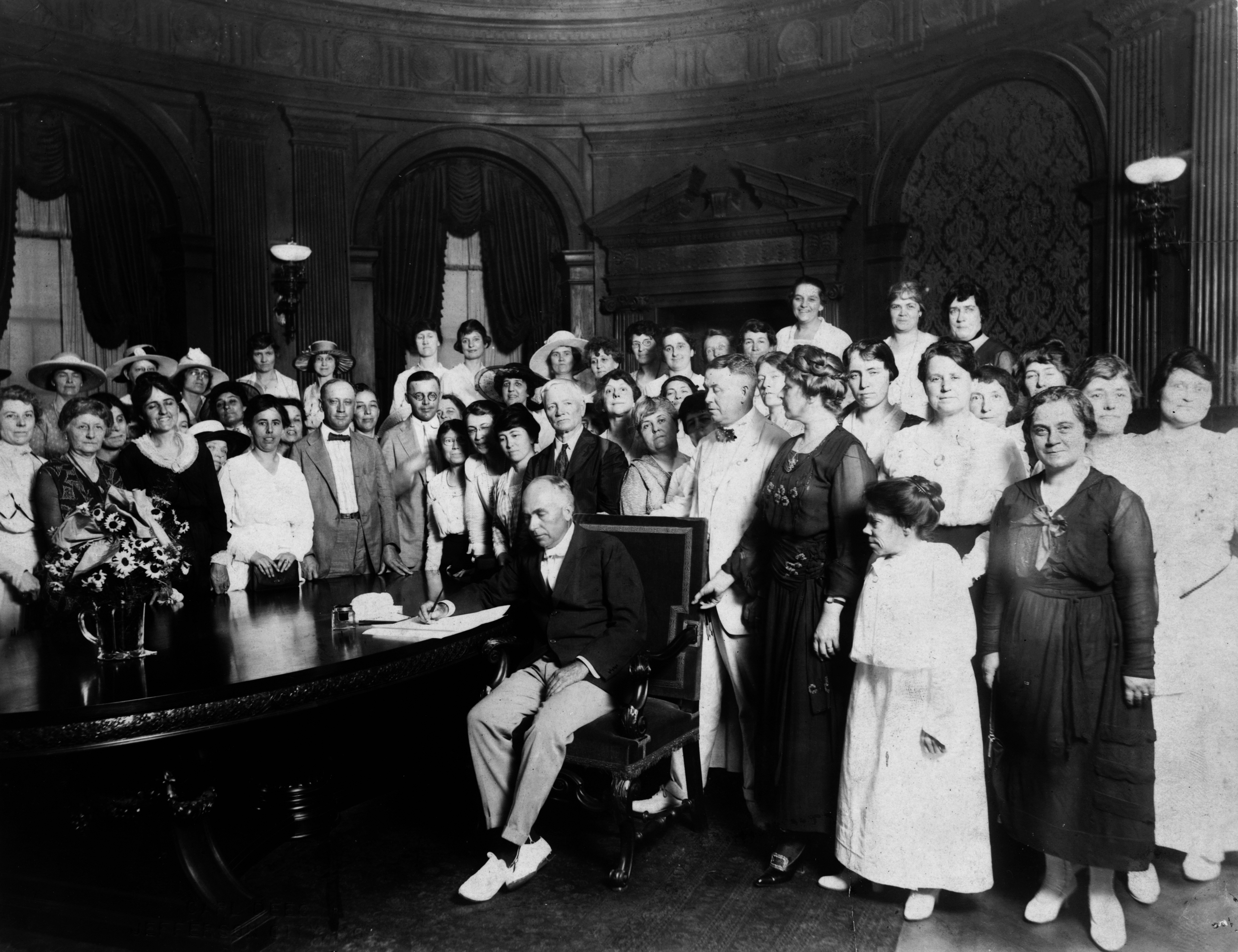19th_Amendment_Ratification_Signing.jpg