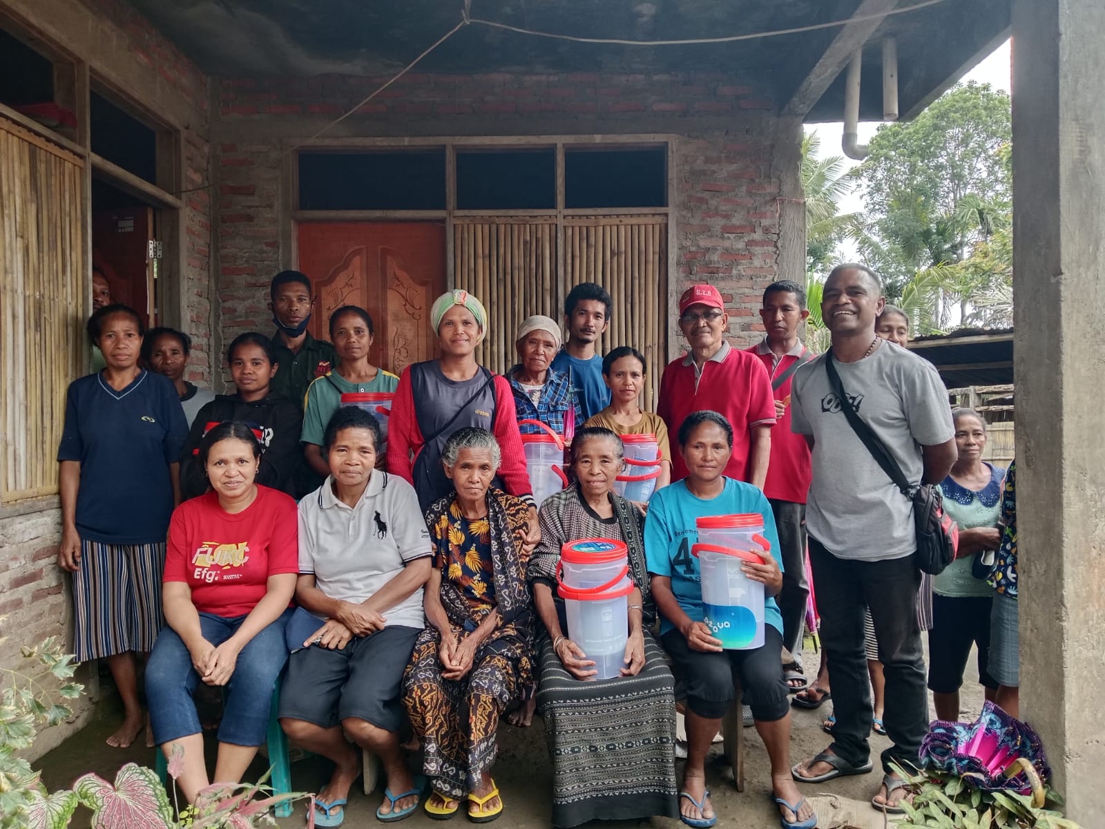 Families receive Nazava water filters after Mt Lewotobi eruption 