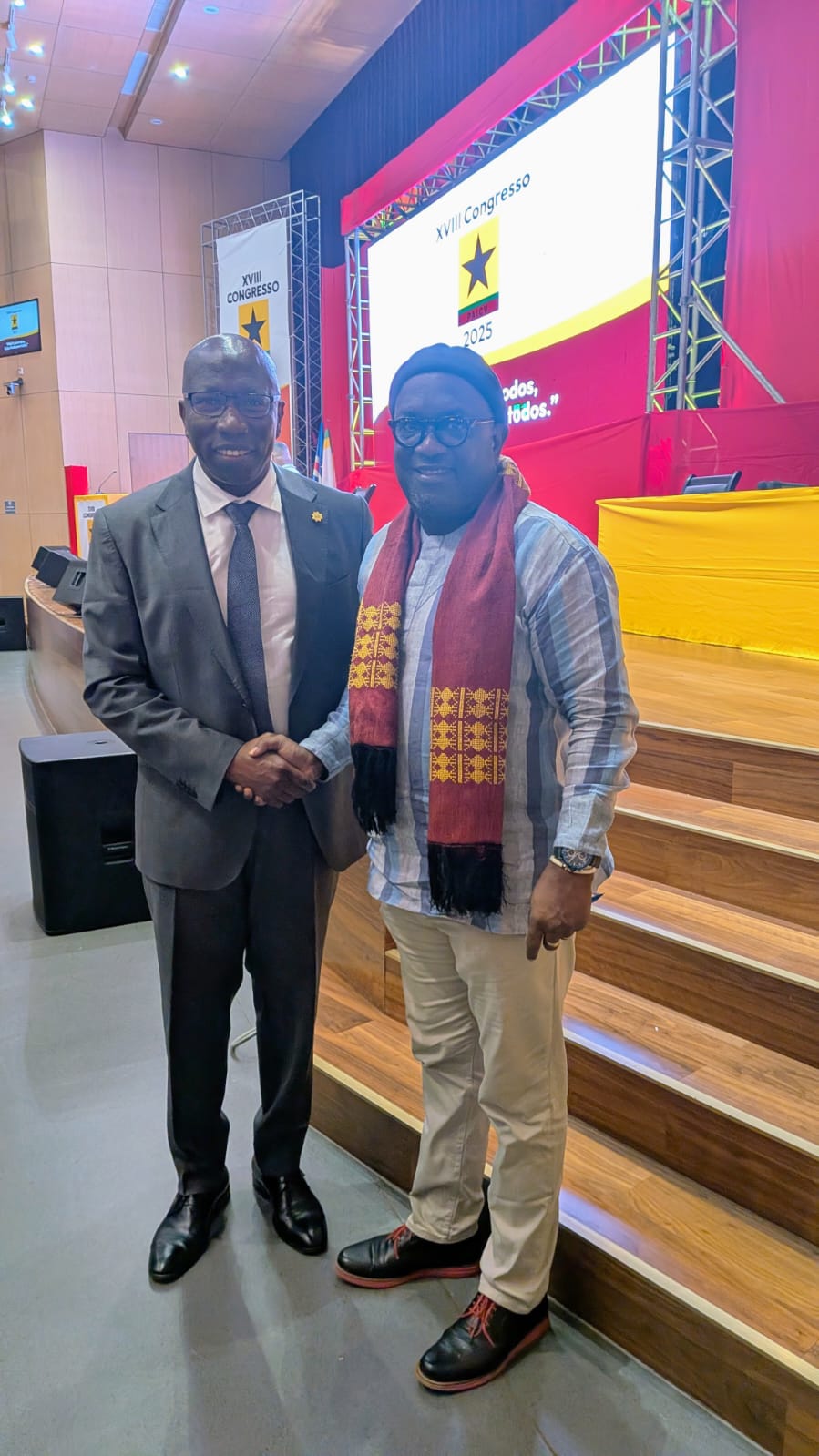 Avec le Président du Avec le Président du Parti africain pour l'indépendance de la Guinée et du Cap-Vert (Guinée Bissau), Domingos Simões Pereira