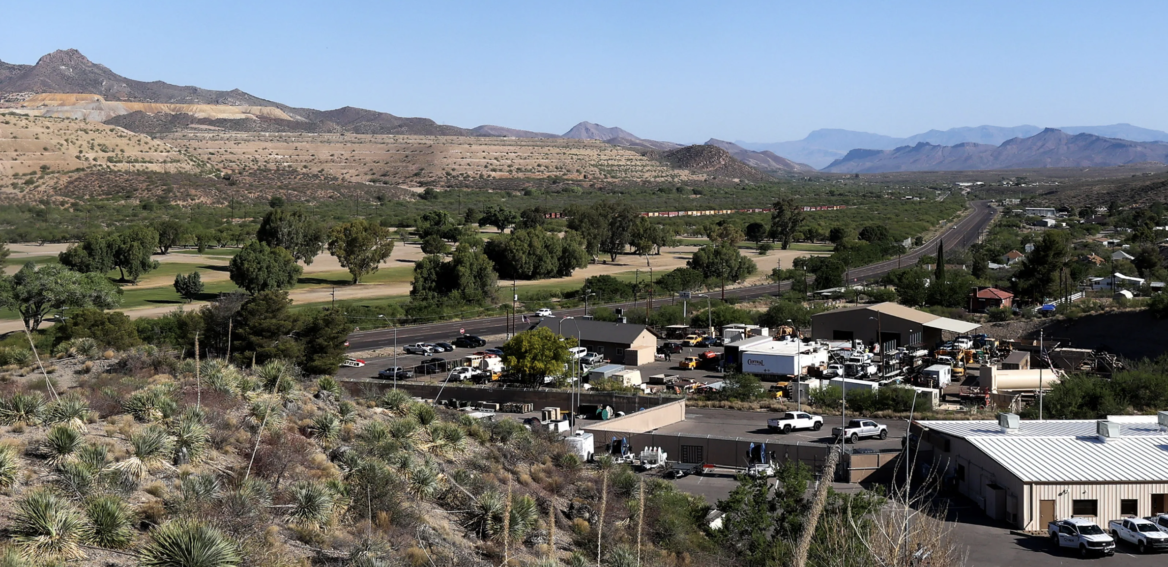 Mountains of mine tailings rise above the valley where Globe, Arizona, is situated.(Linda Gross for KFF Health News)