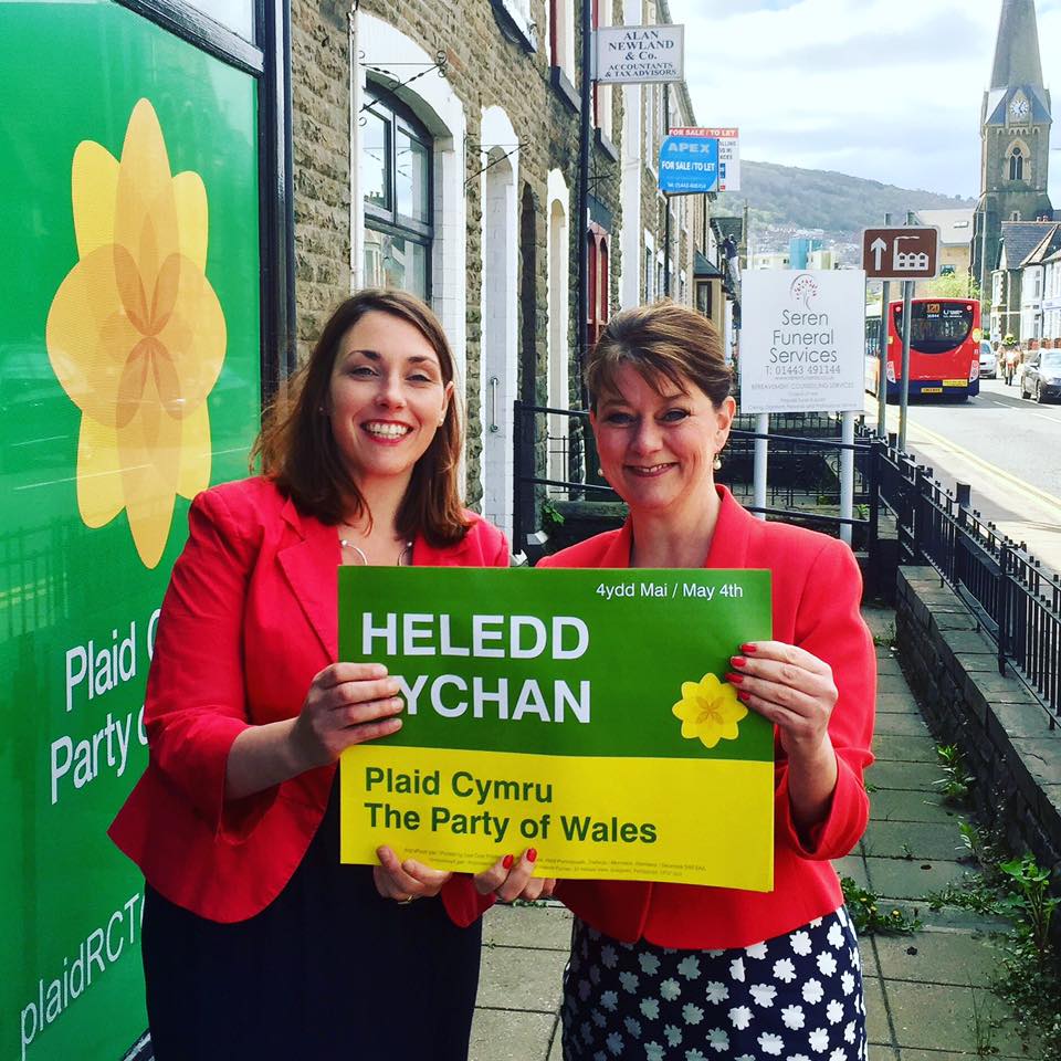 Leanne yn cefnogi Heledd Fychan