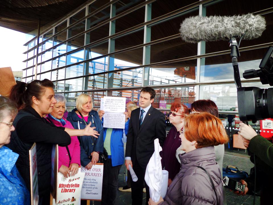 Osian_Lewis_save_rhydyfelin_library_2014.jpg
