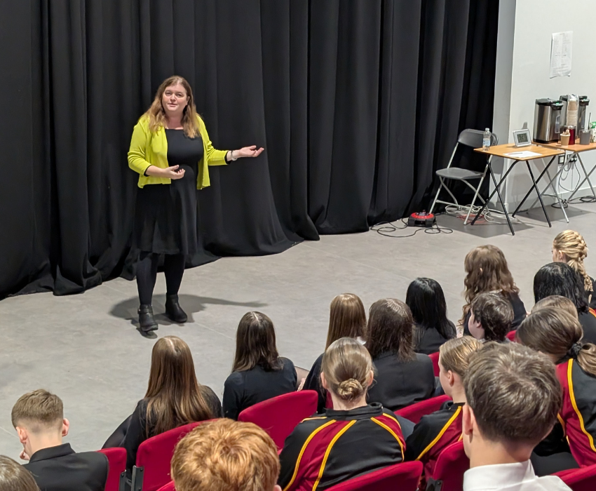 Sioned Williams MS addressing pupils from Ysgol Cwm Brombil’s school Senedd