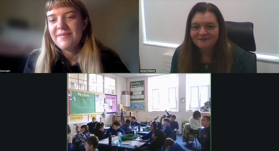 Screen shot o sioned yn siarad i'r dosbarth