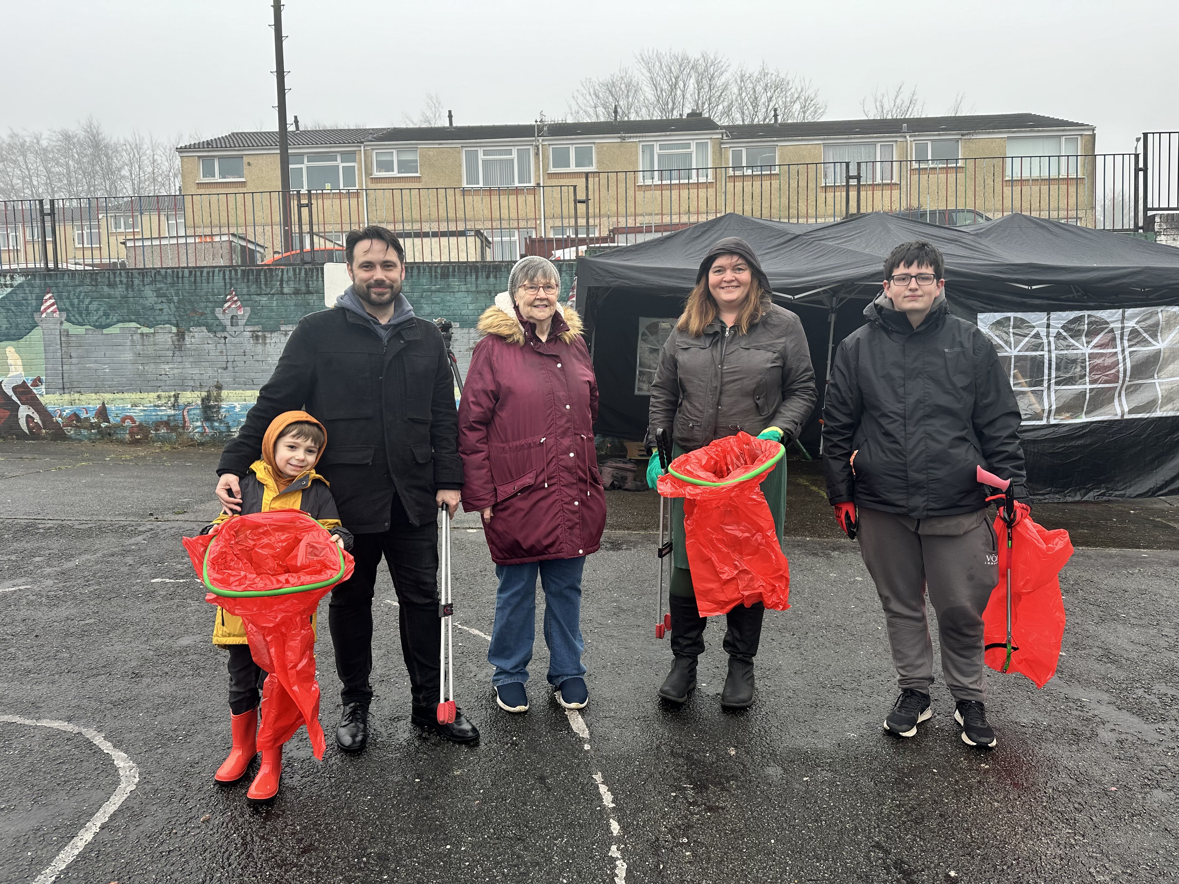 Sioned and volunteers at the community clean up