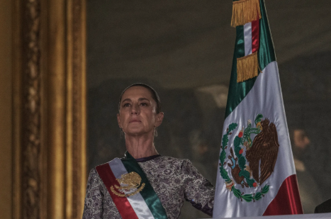 Claudia Sheinbaum speaking from the presidential palace.