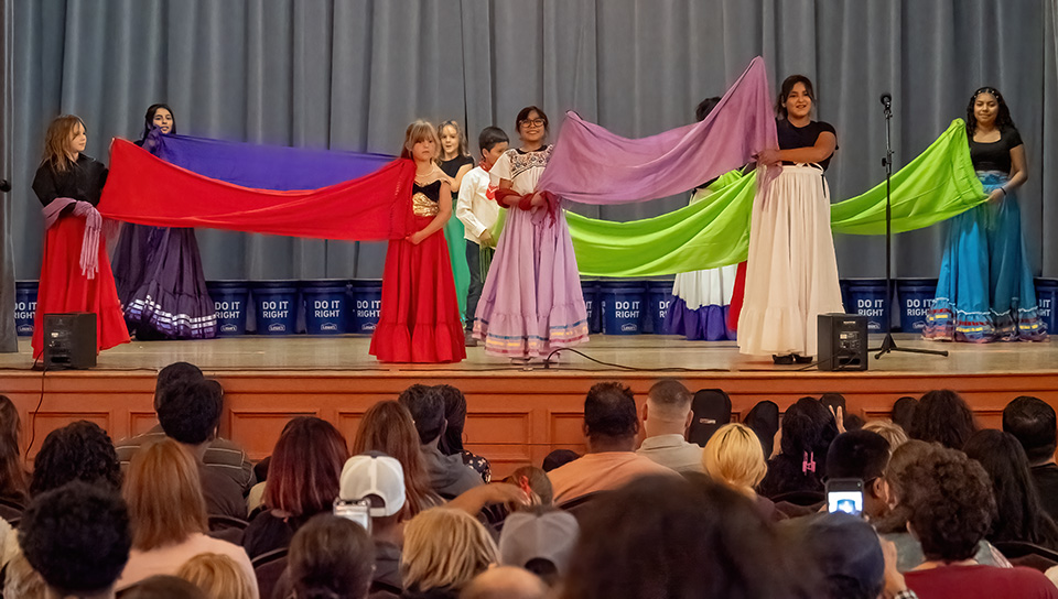 YAA_dancers_7180169.jpg