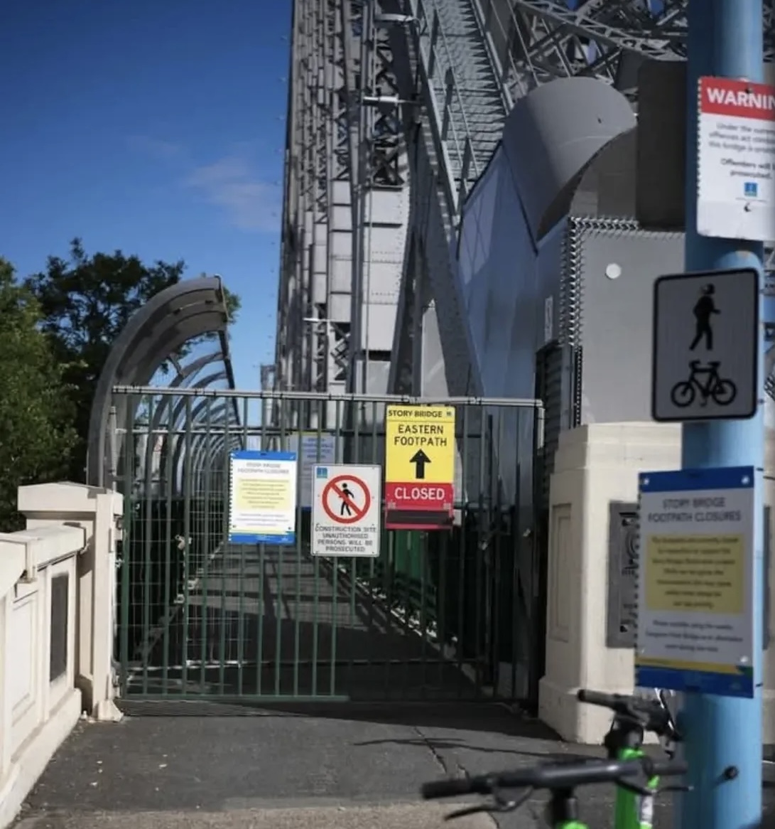 image of locked footpaths on Story bridge
