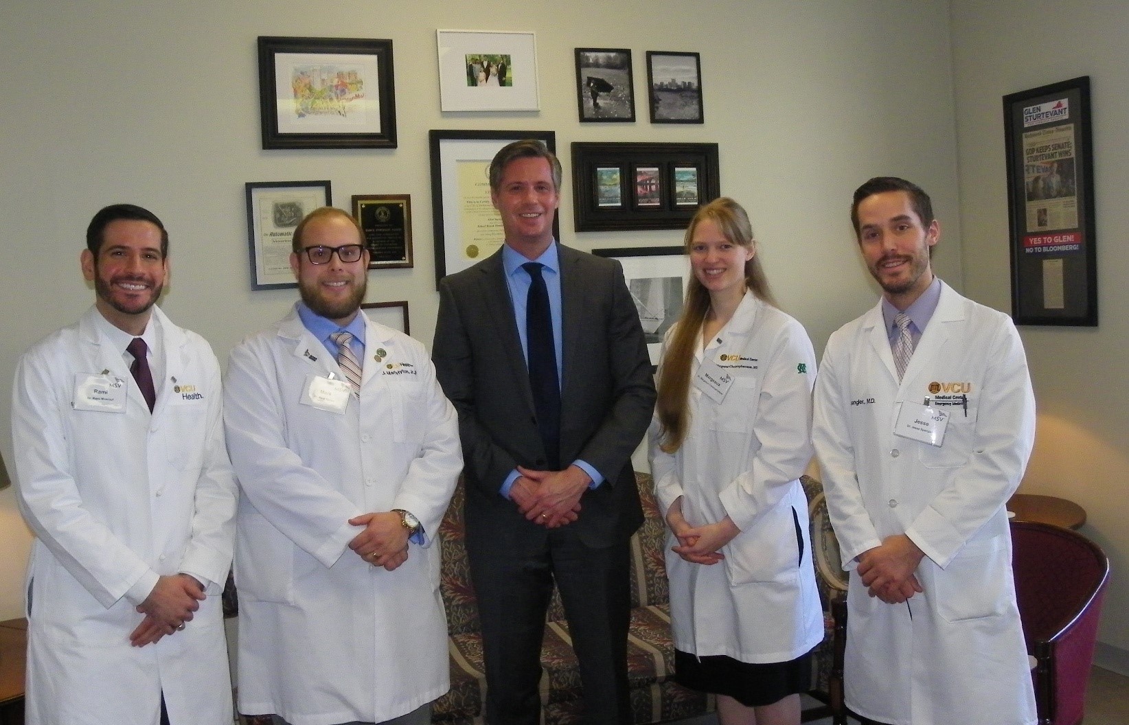 Drs_from_the_10th_on_White_Coat_day.jpg Drs_from_the_10th_on_White_Coat_day.jpg