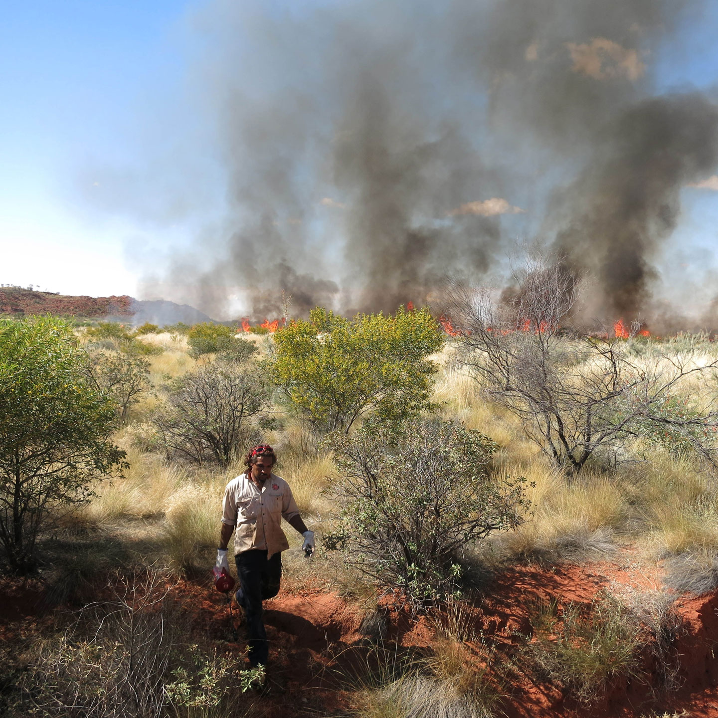 Jigalong-ranger-burning.jpg