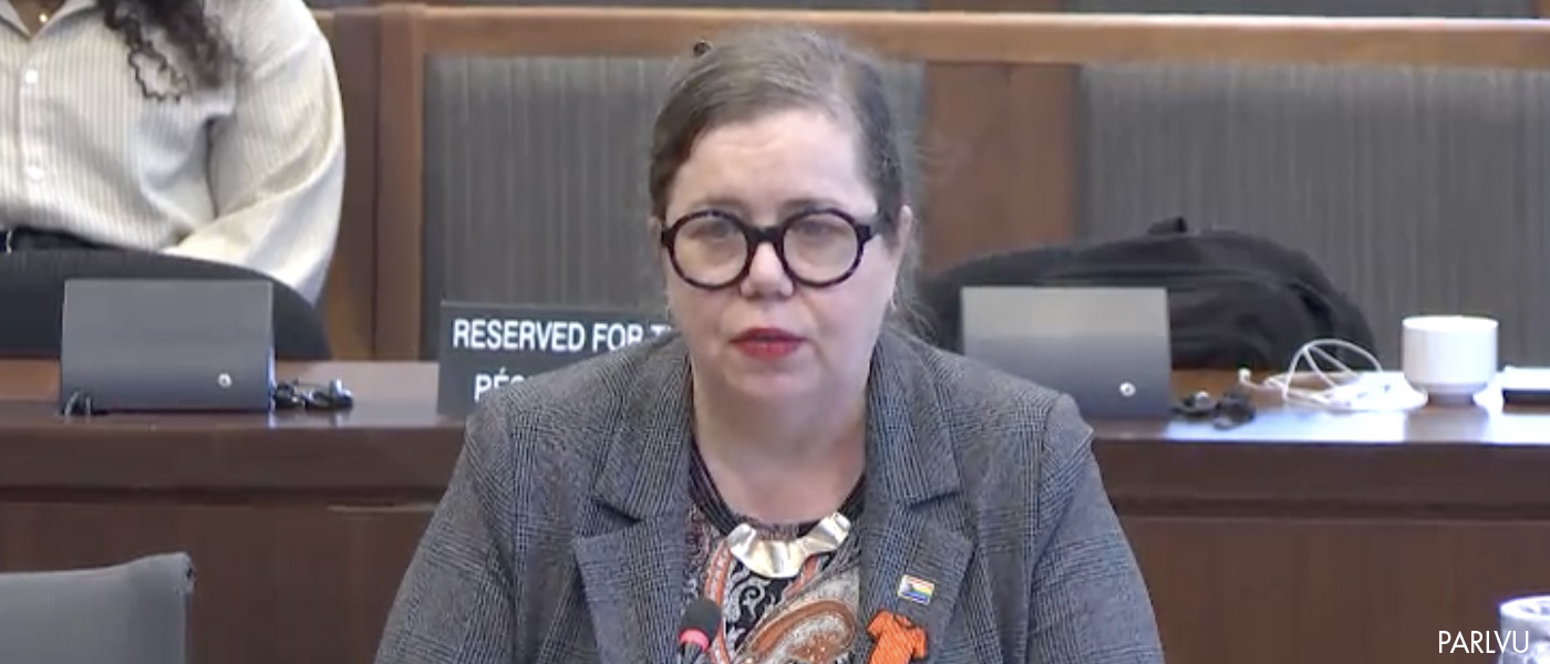 Arts professor tells Canadians to go to a university library to access news