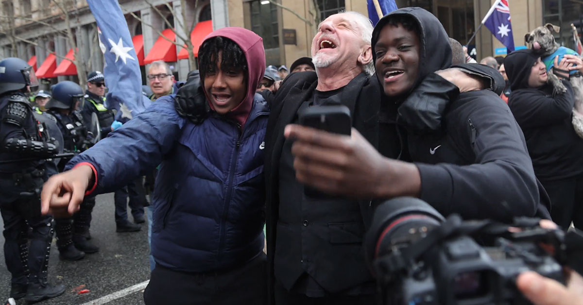 Viral Aussie anthem moment SHATTERS mainstream media’s protest spin