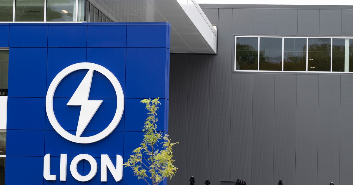 ‘Green’ bus company drives off a cliff — feds out $20.6M, Quebec eats $140M more in losses