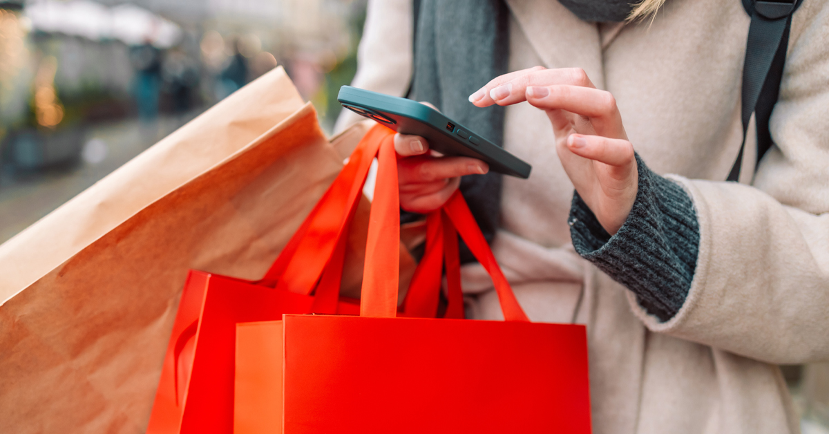 7 in 10 Canadians plan to cut Christmas spending: survey