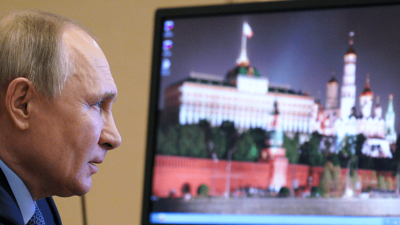 Putin signs law allowing him to rule Russia until 2036