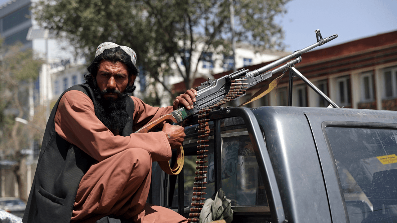 Taliban going door to door searching for American collaborators, foreign journalists