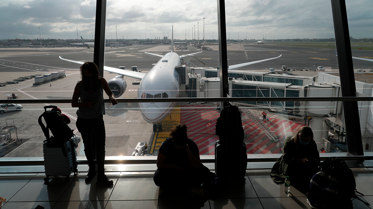 United Airlines will allow workers who declined COVID-19 vaccine to return to work