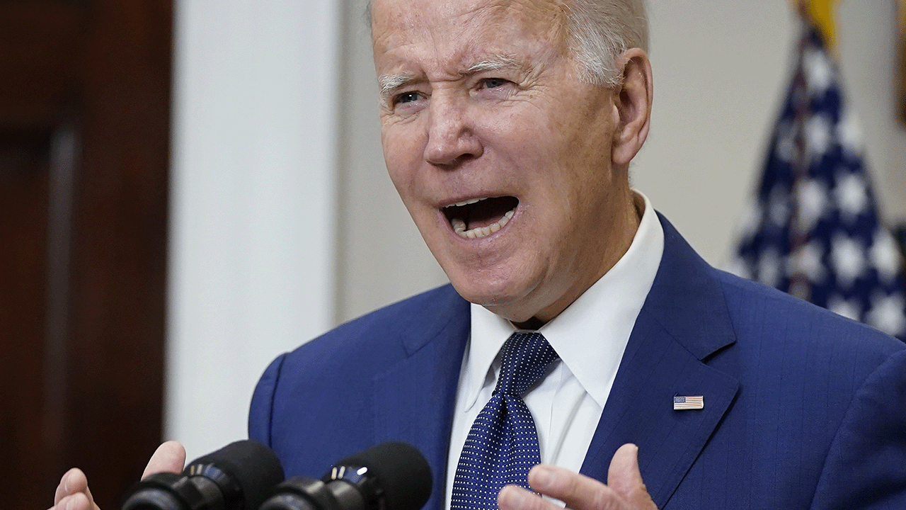 Biden's approval rating plummets to lowest level of his presidency