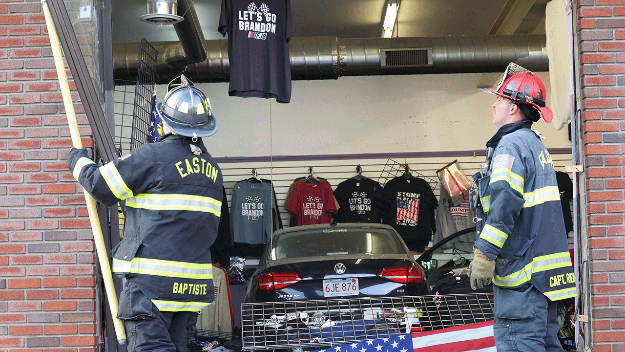 Man with anti-Trump bumper sticker drives into pro-Trump merch store