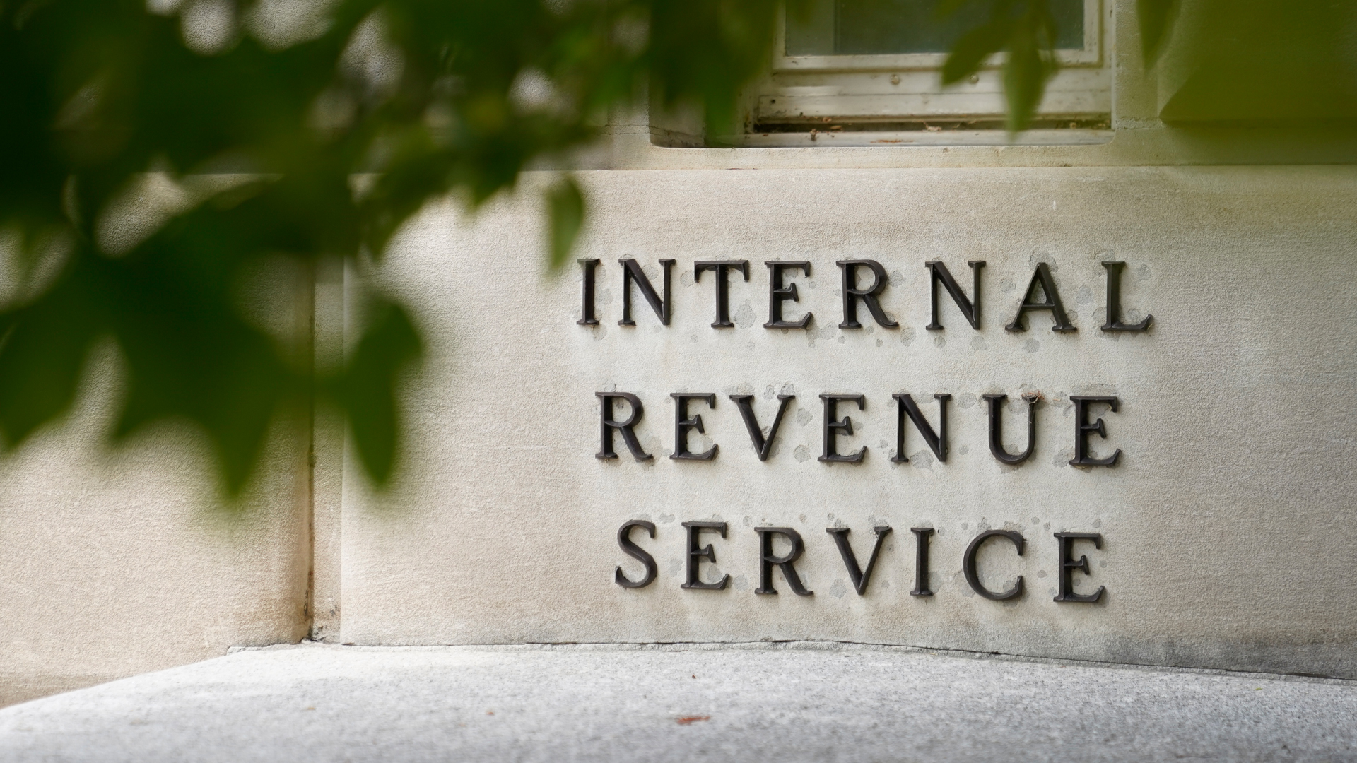 'Fact-checkers' place notices on conservative accounts highlighting armed IRS training