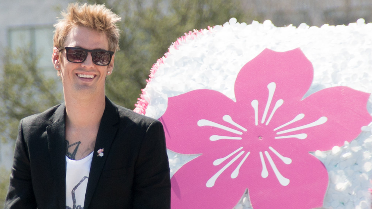 BREAKING: Pop star and former teen idol Aaron Carter has unexpectedly died at the young age of 34. H...