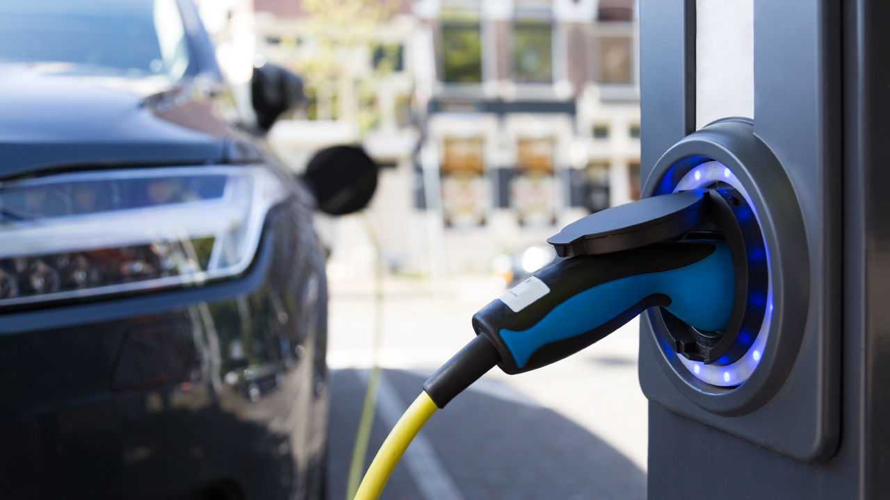 Liberals' internal combustion ban could cost up to $100 billion