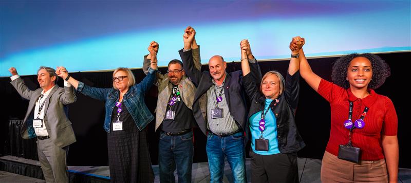 Les membres d’Unifor réélisent la présidente nationale Lana Payne et son équipe de direction