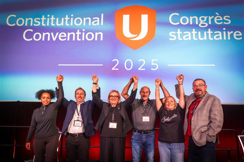 « VOUS DEVREZ D'ABORD NOUS PASSER SUR LE CORPS » : Le Congrès statutaire 2025 d'Unifor se soulève en toute solidarité avec les travailleuses et travailleurs du Canada 
