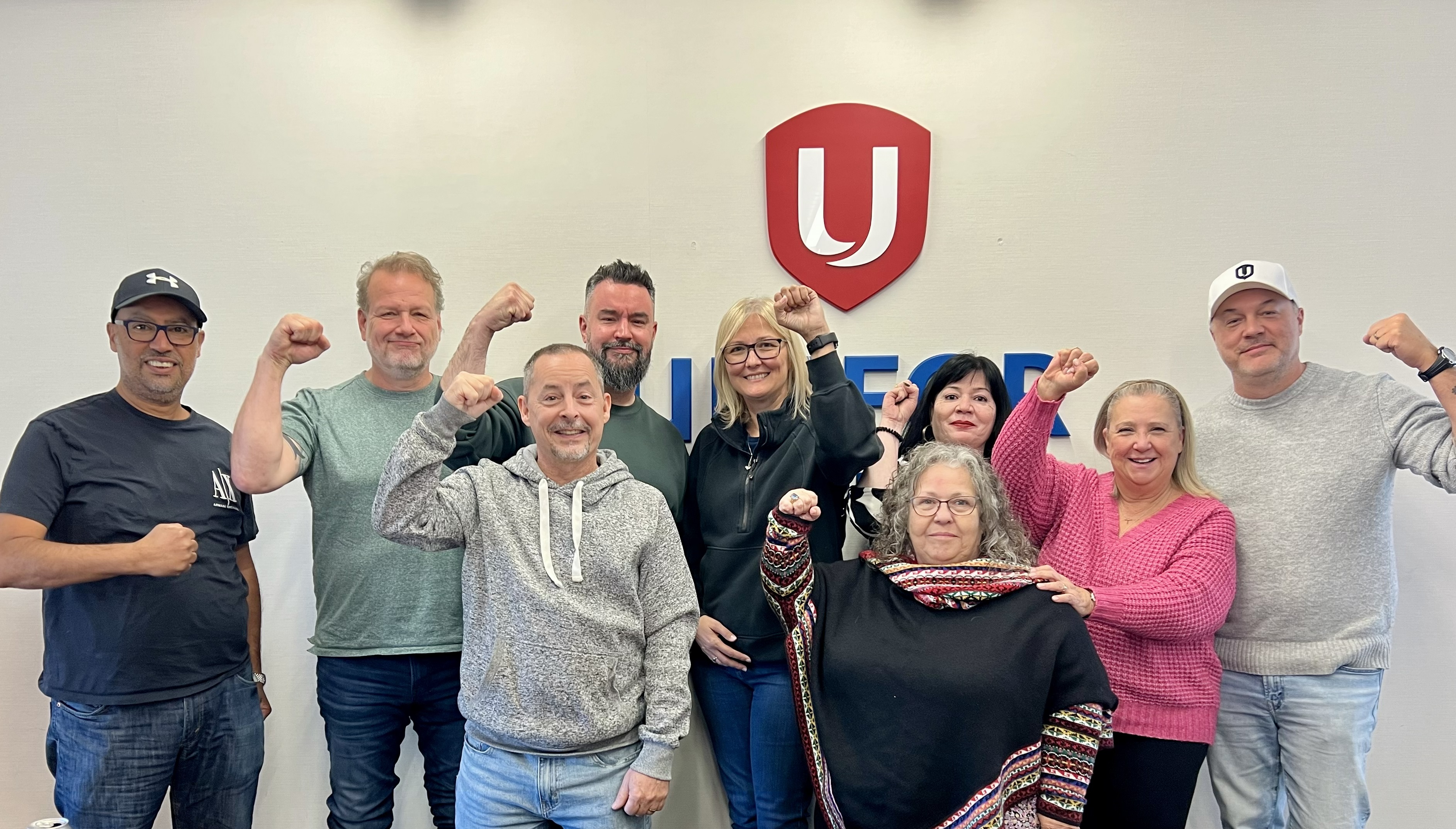 « Debout ensemble » – Les unités de personnel  de bureau d’Unifor à Bell entament les négociations