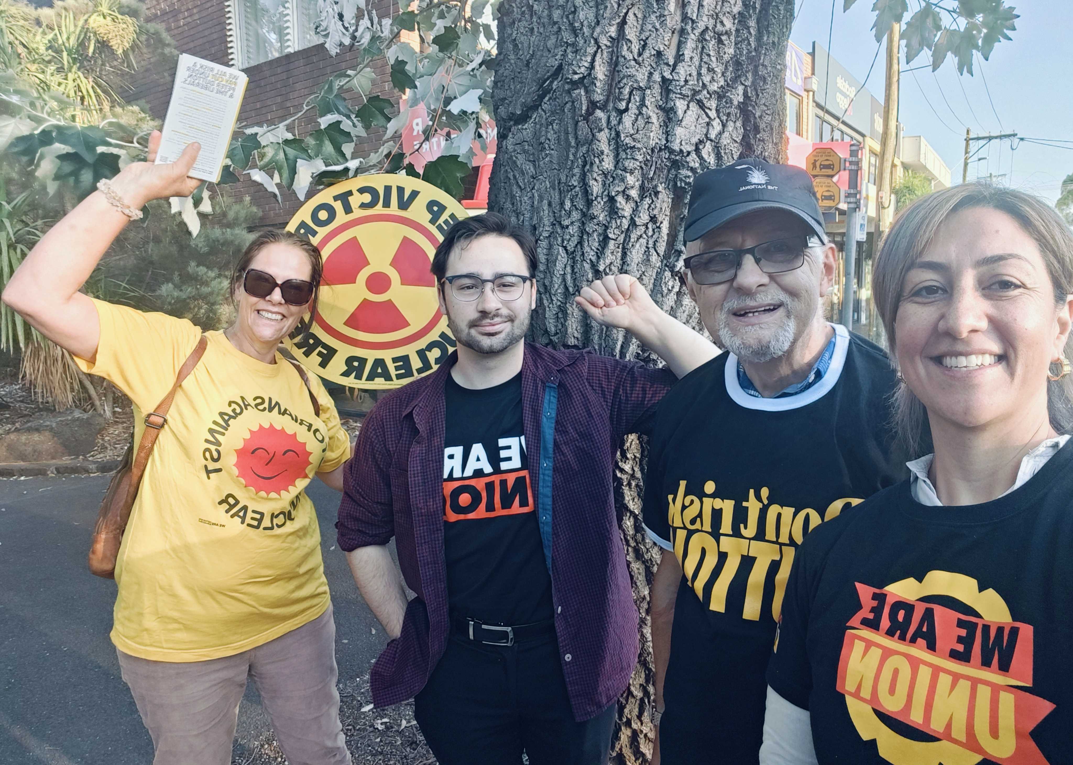 Wheelers Hill Street Stall - Don't Risk Dutton! 