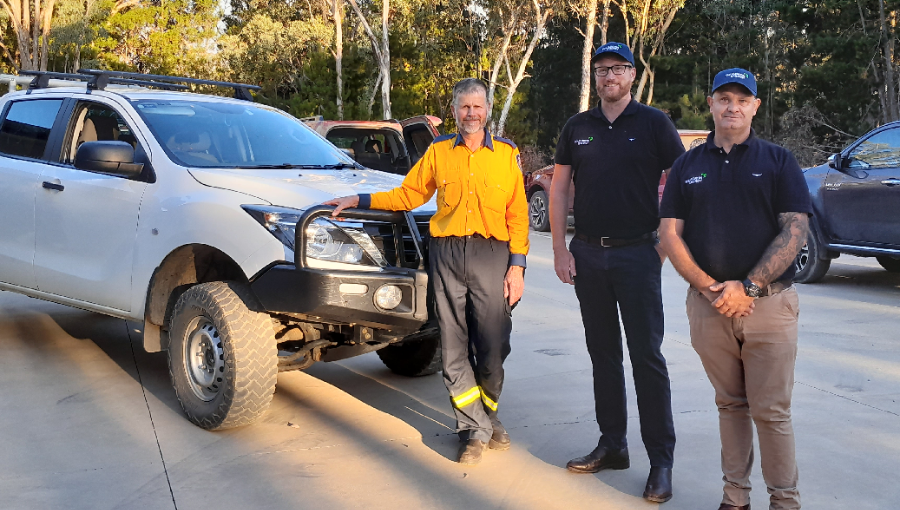 Wind farm team chips in to help RFS volunteers fight Tambaroora fire