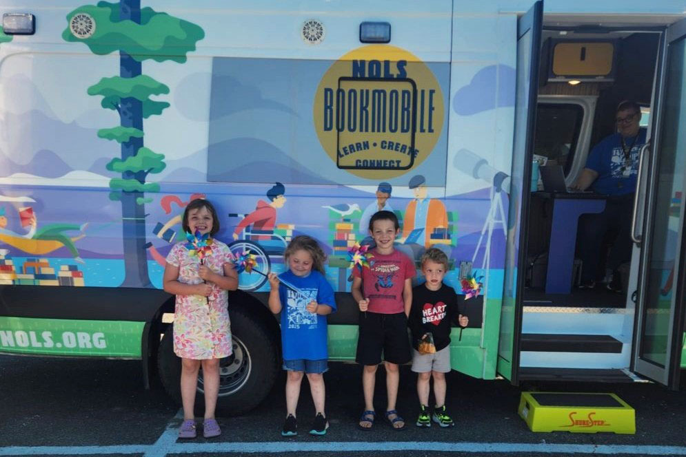 Kids on Bookmobile