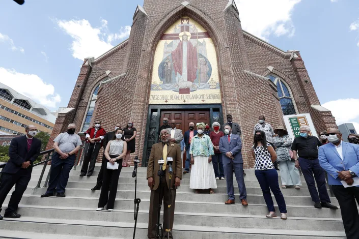 WTM clergy gathering in support of changing the Mississippi state flag