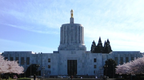 A street view picture of the Oregon state capitol building